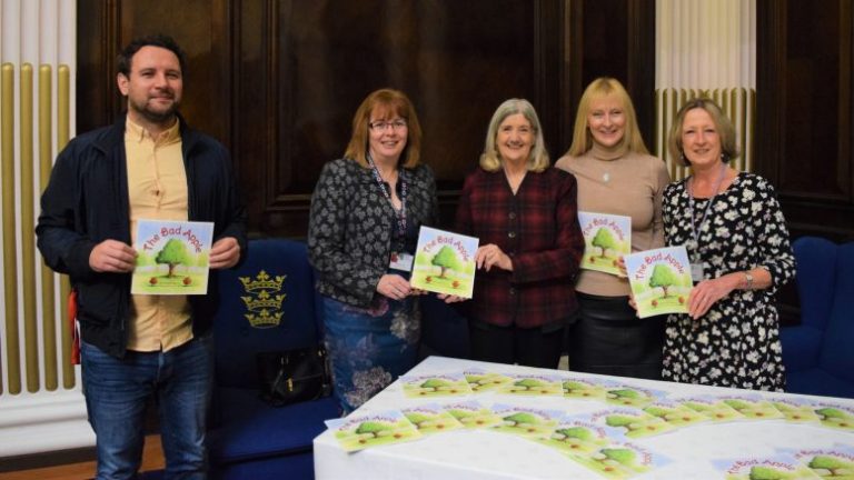 Read more about the article Local author donates new book to Hull primary schools encouraging kindness and understanding