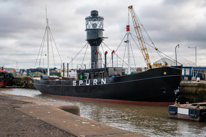 You are currently viewing Spurn Lightship returns to Hull Marina following restoration